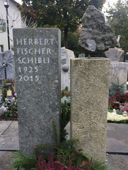 Grabstein mit Muschel Fragment: Mägenwiler Muschelkalk
