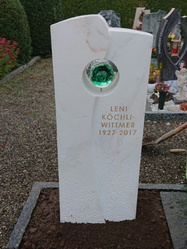 Grabstein mit Glaskugel: Palissandro Marmor