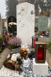 Grabstein mir Relief Rose und Lebenslinie