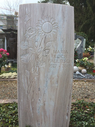 Grabstein mit Blumen: Cristal braun