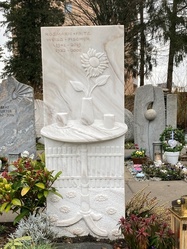 Grabstein aus Palissandro Marmor 