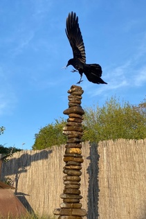 Säulenbrunnen und Tierwelt